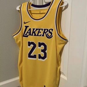 LeBron James jersey (Medium)